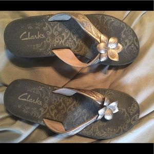Size 8 Clark’s flip-flops